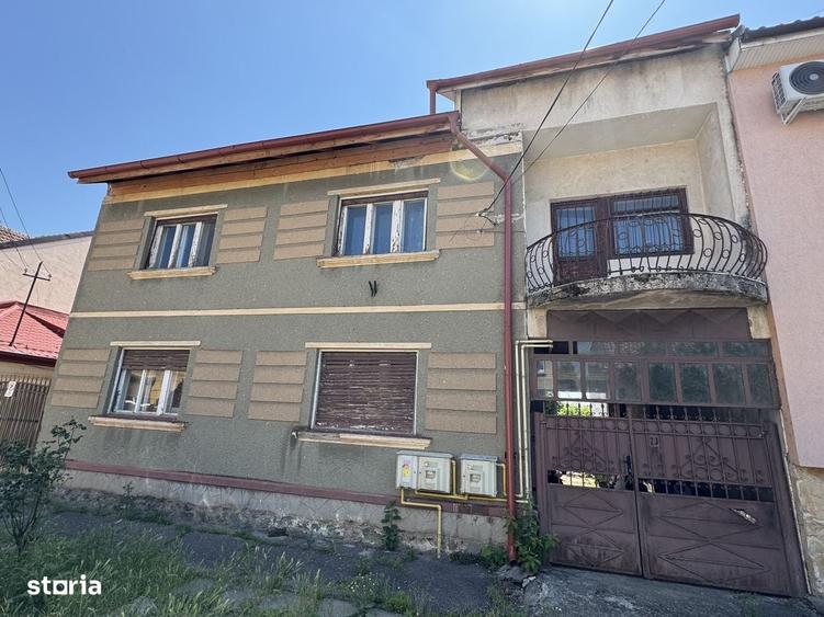 Casă cu 4 camere decomandat cu Teren 800 Mp în Botizului