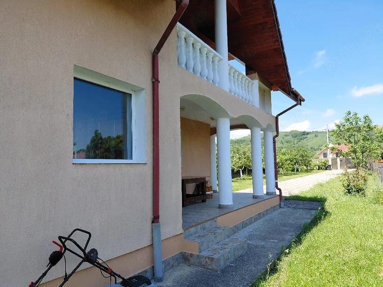 Casă cu Teren 1062 Mp în Oituz