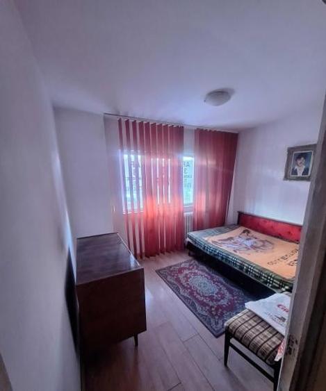 Apartament cu 3 camere decomandat, mobilat în Inel II