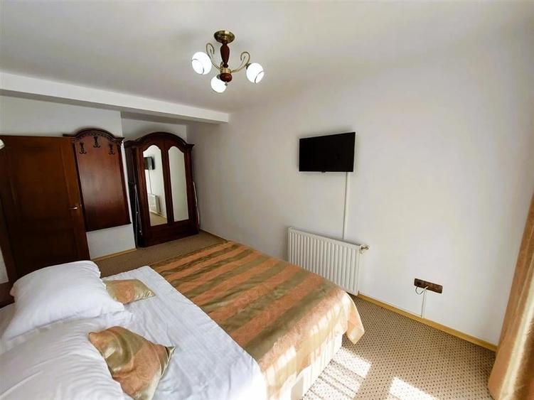Duplex cu 6 camere cu Canalizare în Central