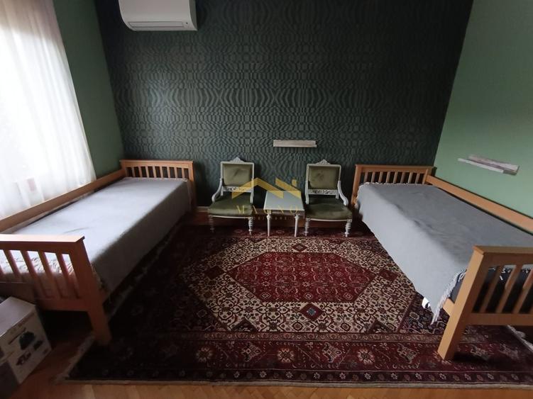 Apartament cu 3 camere decomandat, mobilat în Intim