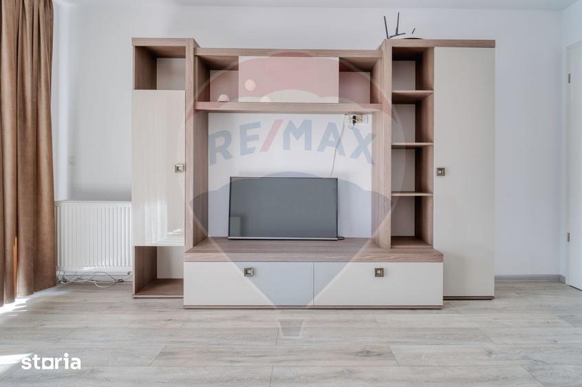 Apartament cu 3 camere decomandat, mobilat în Tractorul