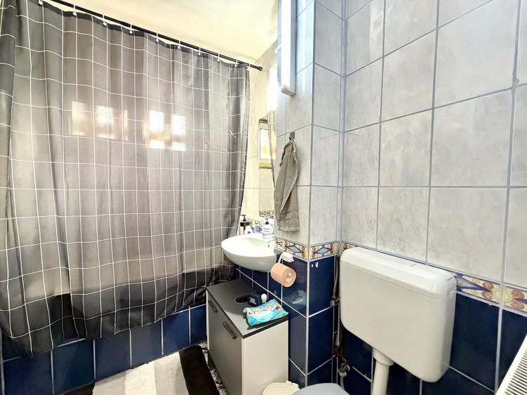 Apartament cu 3 camere semidecomandat, mobilat în Circumvalațiunii
