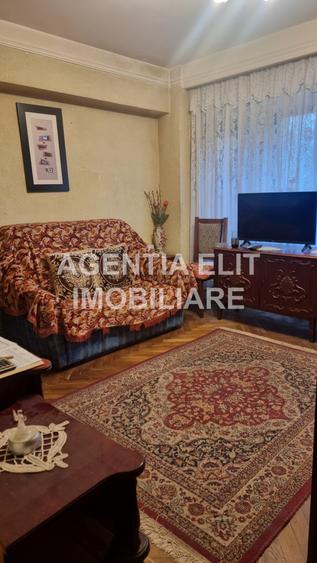 Apartament cu 4 camere decomandat în Central