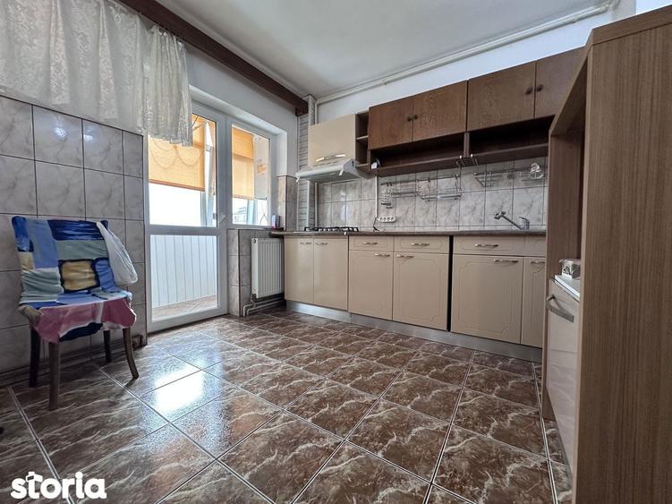 Apartament cu 4 camere decomandat în Micro 5