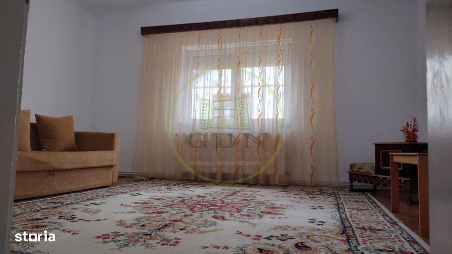 Casă cu 4 camere decomandat cu Teren 237 Mp în Central