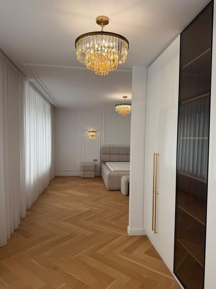 Apartament cu 5 camere decomandat în Pipera