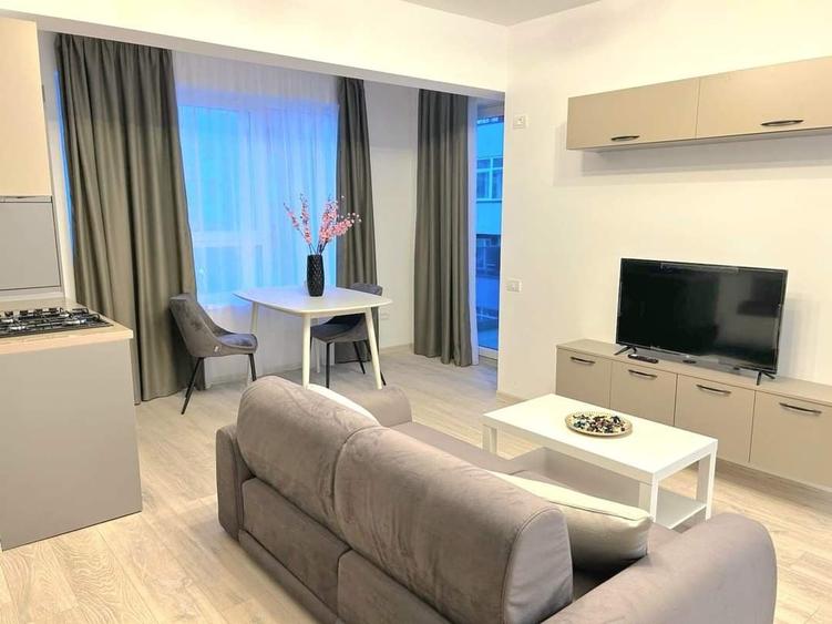Apartament cu 2 camere semidecomandat în Apărătorii Patriei