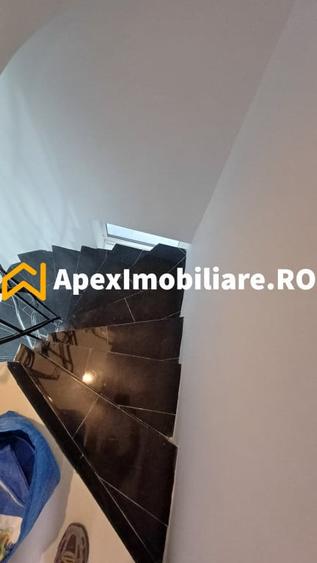 Apartament cu 3 camere semidecomandat în Moșilor