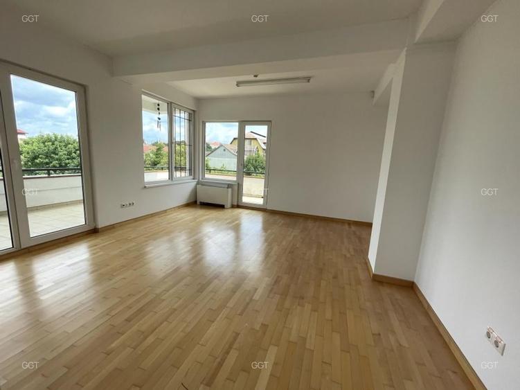 Birou, de 200 mp, în Central