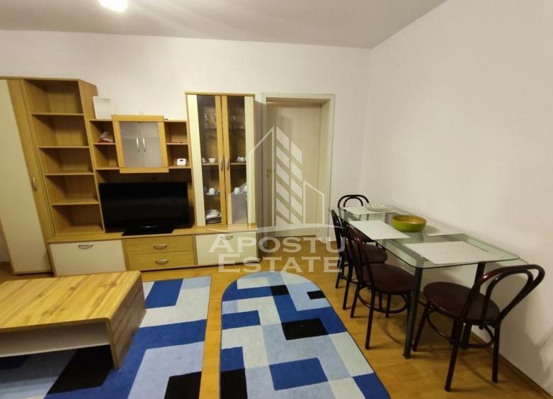 Apartament cu 3 camere semidecomandat, mobilat în Medicină