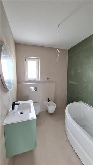 Duplex cu 4 camere cu Canalizare în Valea Lupului