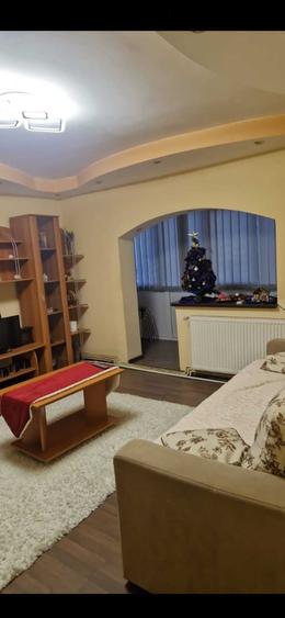 Apartament cu 2 camere semidecomandat în Rovine