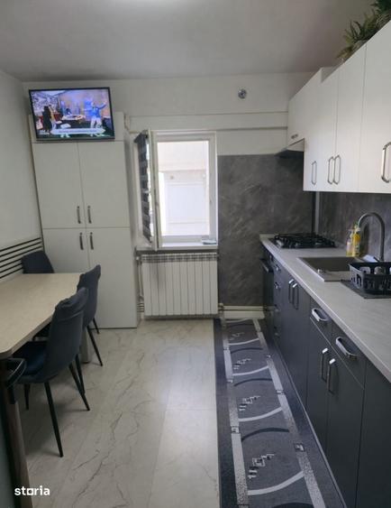 Apartament cu 4 camere decomandat în Central