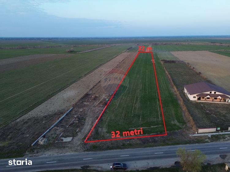 Teren de 12360 mp, în Vulturu