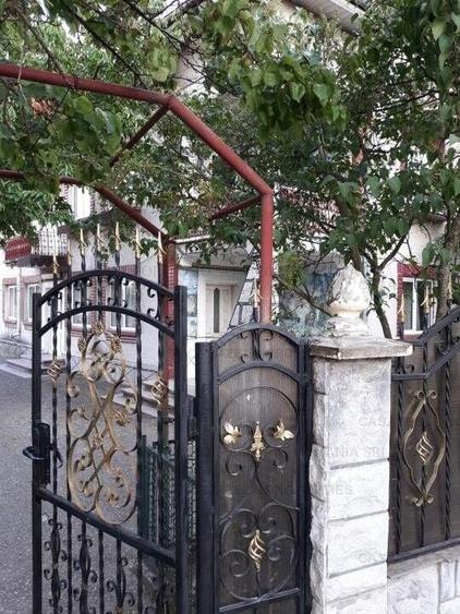 Casă cu 9 camere cu Garaj în Central