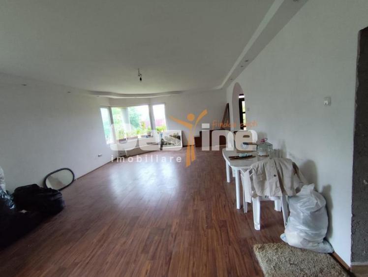 Casă cu 5 camere cu Teren 1508 Mp în Țânțăreni