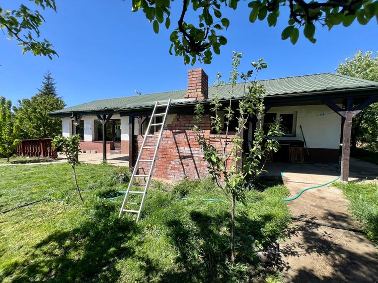 Casă cu 3 camere cu Teren 1200 Mp în Bârnova