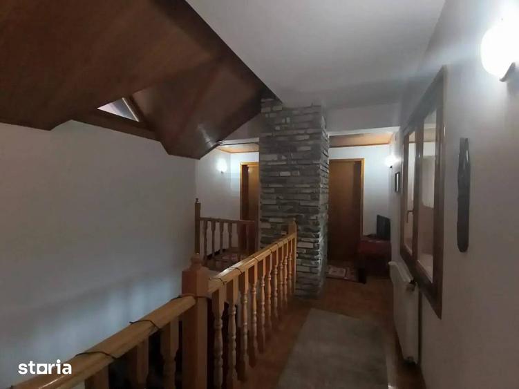 Casă cu 7 camere cu Teren 840 Mp în Central