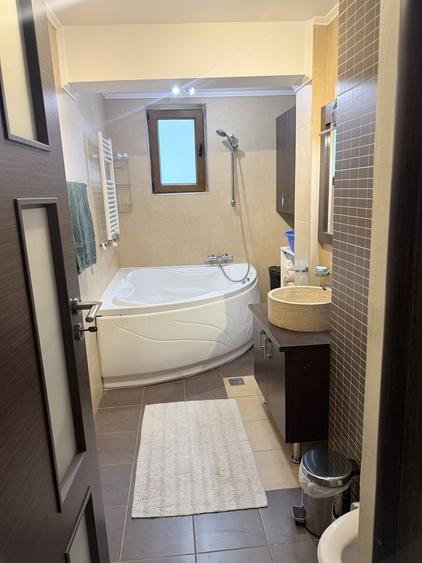 Apartament cu 4 camere semidecomandat în Ultracentral