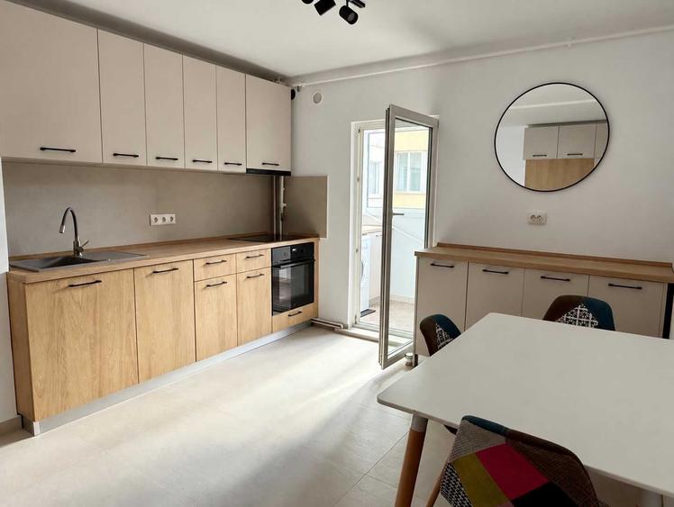 Apartament cu 2 camere decomandat în Central