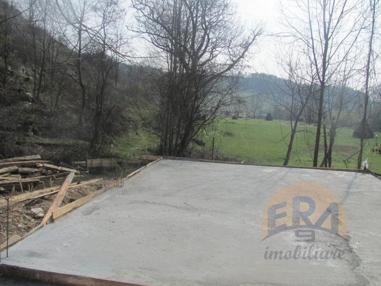 Teren Construcții intravilan de 1814 mp, în Roșia