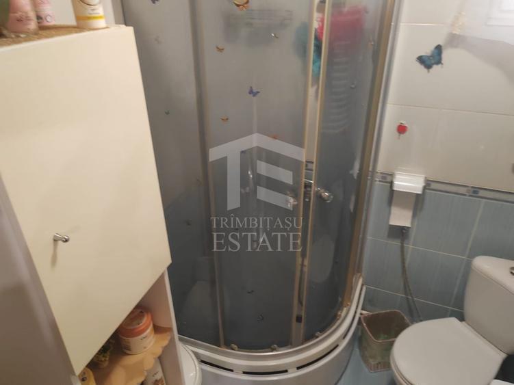 Casă individuală cu 5 camere cu Canalizare în Central