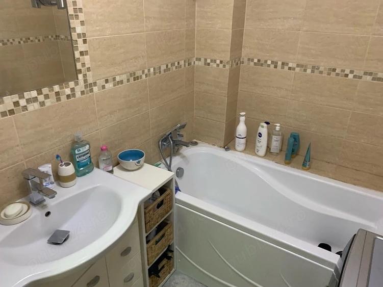 Apartament cu 2 camere semidecomandat în Giroc