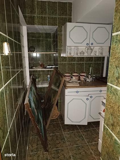 Apartament cu 4 camere decomandat în Est