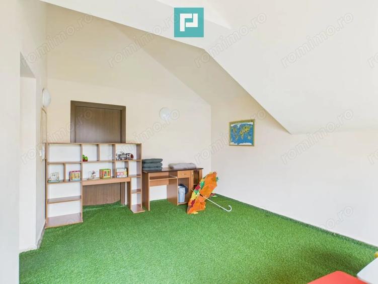 Casă cu 5 camere cu Teren 987 Mp în Aradului