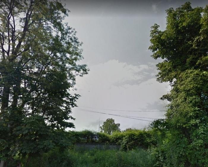 Teren Construcții intravilan de 3700 mp, în Tractorul