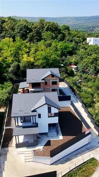 Casa de vanzare cu priveliste frumoasa - 2