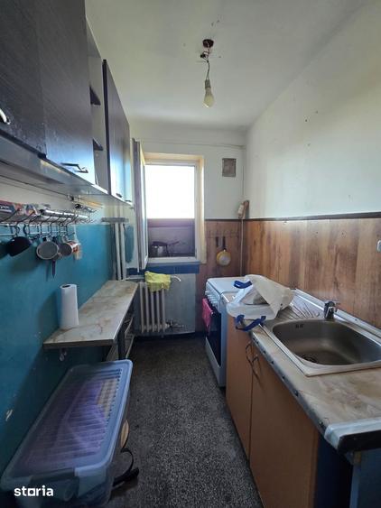 Apartament cu 3 camere în Podu Roș