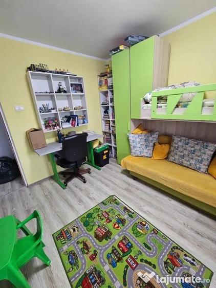 Apartament cu 3 camere decomandat în Tomis II