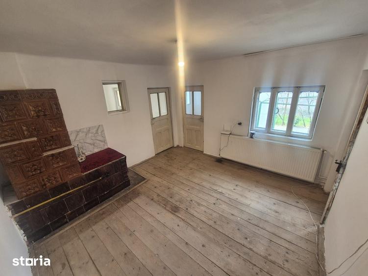 Casă cu 5 camere cu Teren 843 Mp în Ceauru