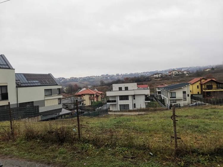 Teren Construcții intravilan de 1544 mp, în Câmpului