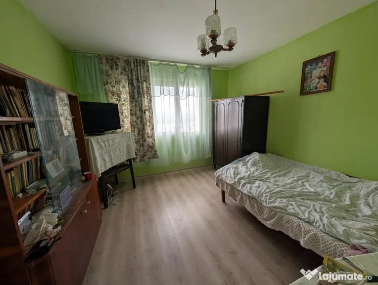 Apartament cu 3 camere decomandat în Alecu Russo