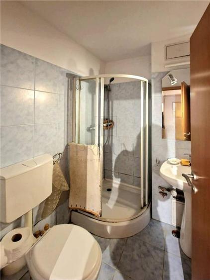 Apartament cu 4 camere decomandat în Steaua