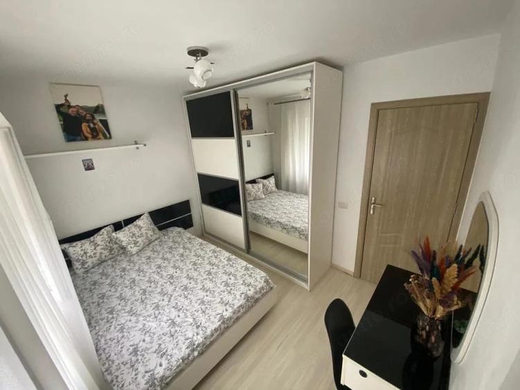 Apartament cu 3 camere decomandat în Poarta 6