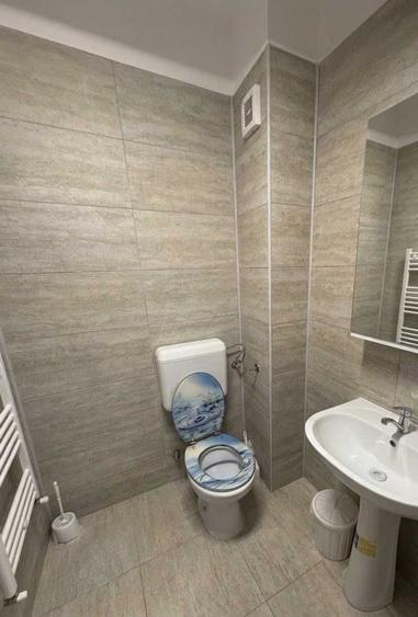 Garsonieră decomandată în Vest