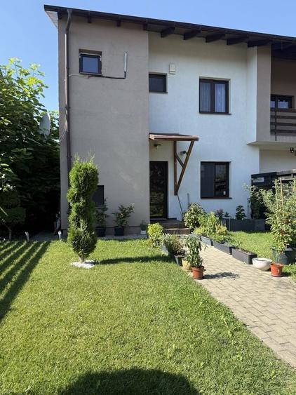 Casă cu 4 camere în Sânpetru