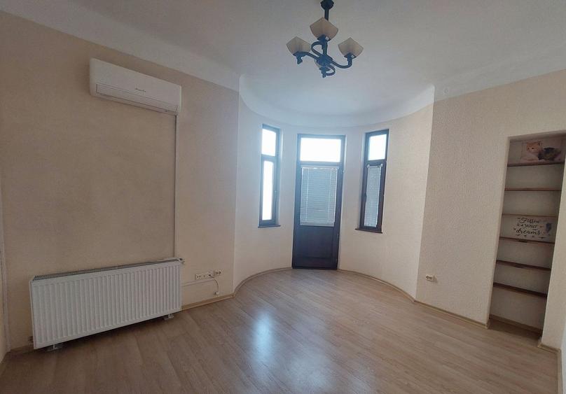 Casă individuală cu 16 camere cu Teren 200 Mp în Foișorul de Foc