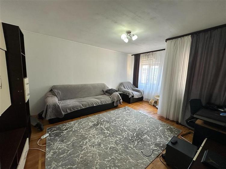 Resita, Apt. 3 cam.Conf.1 Sporit, Central, Zona Piata Sud - 1