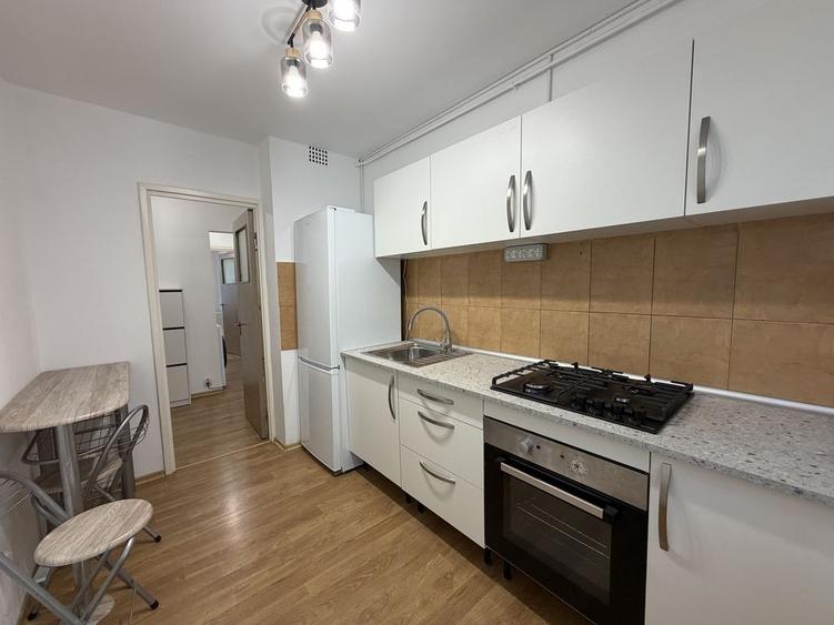 Apartament cu 3 camere decomandat în Politehnica