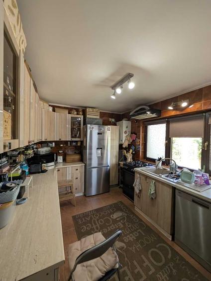 Duplex cu 5 camere cu Canalizare în Florești