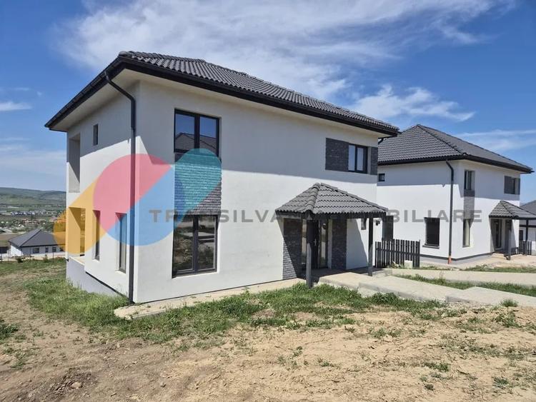 Casă individuală cu 4 camere cu Canalizare în Jucu de Sus