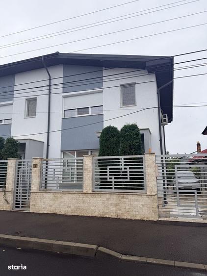 Casă cu 3 camere în Central