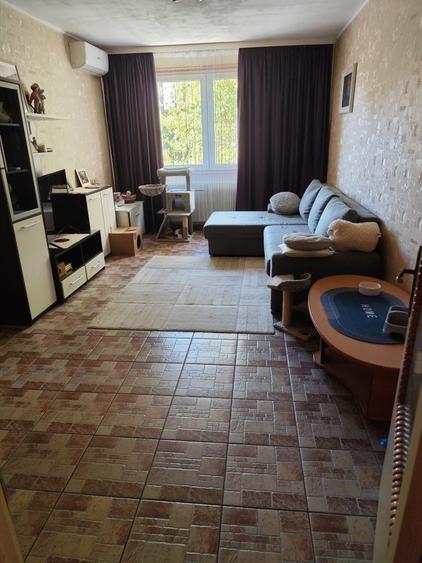 Apartament cu 3 camere semidecomandat în Fizicienilor
