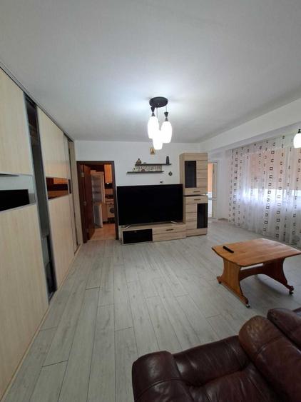 Apartament cu 2 camere decomandat, mobilat în Central