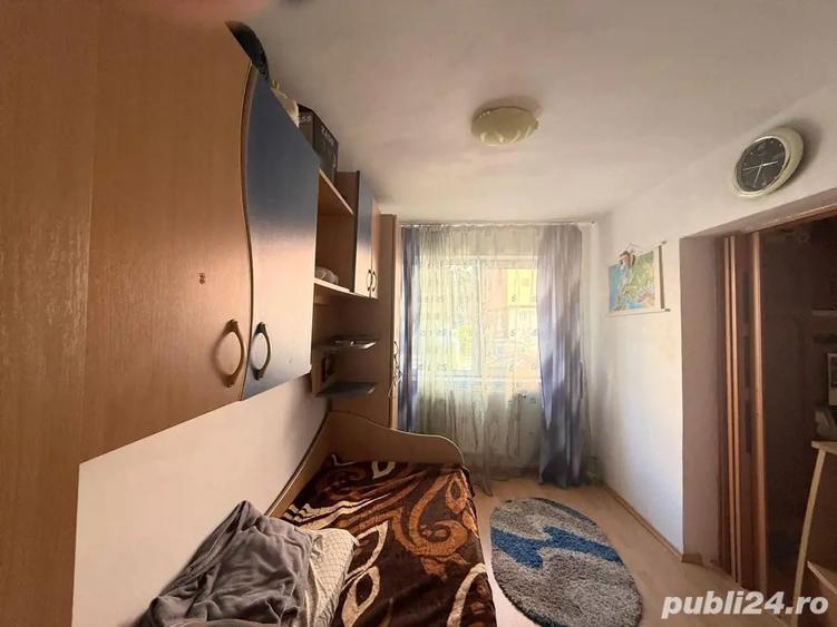 Apartament cu 3 camere decomandat în 9 Mai